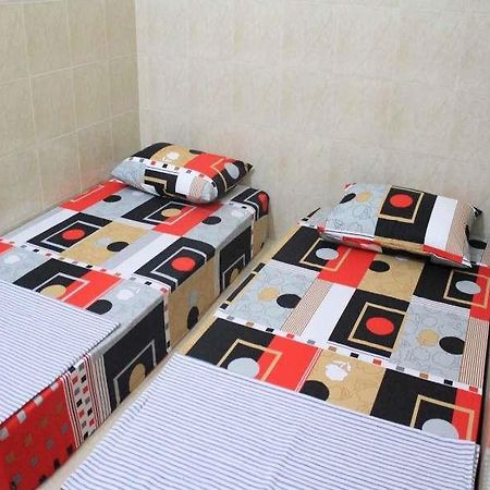 Tri Star Homestay Madiun Buitenkant foto