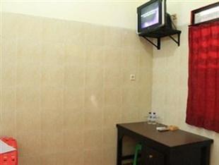 Tri Star Homestay Madiun Buitenkant foto